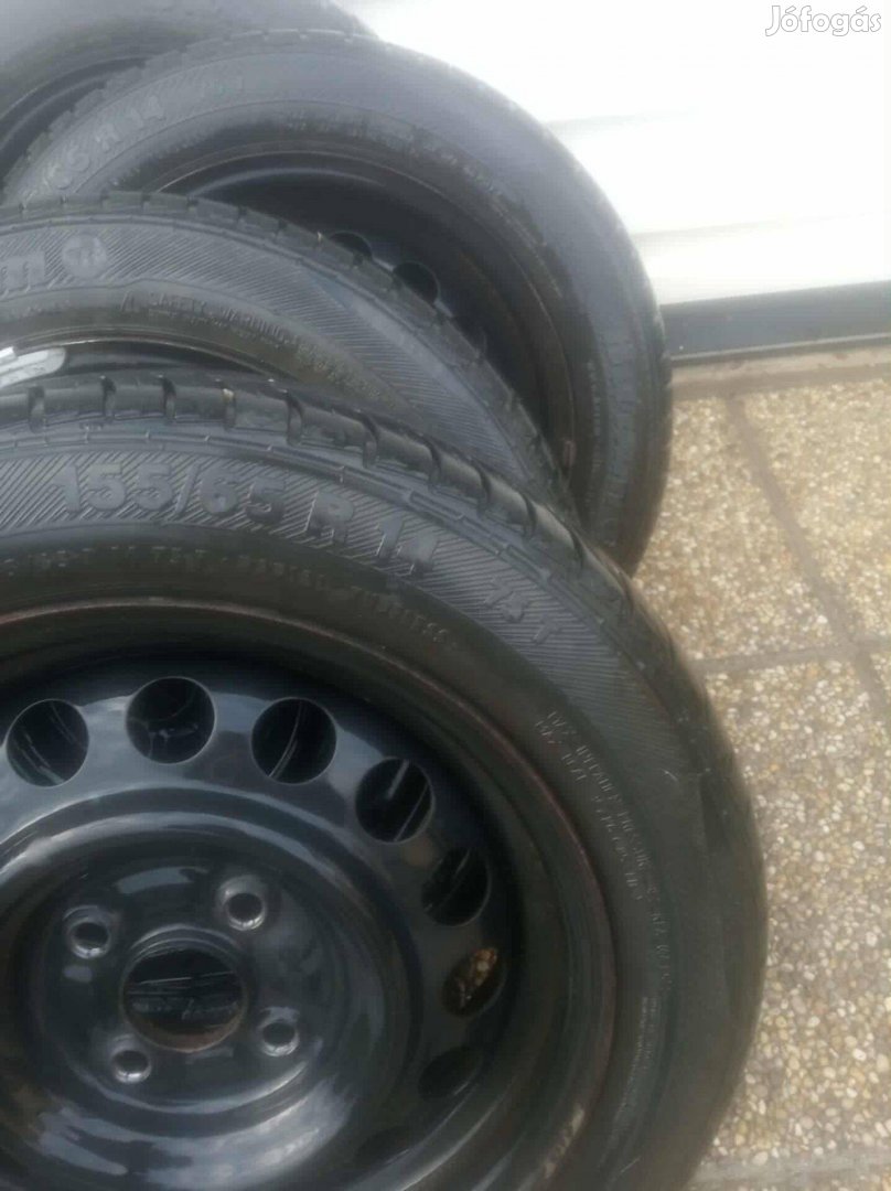 Nyari gumi felnire szerelve