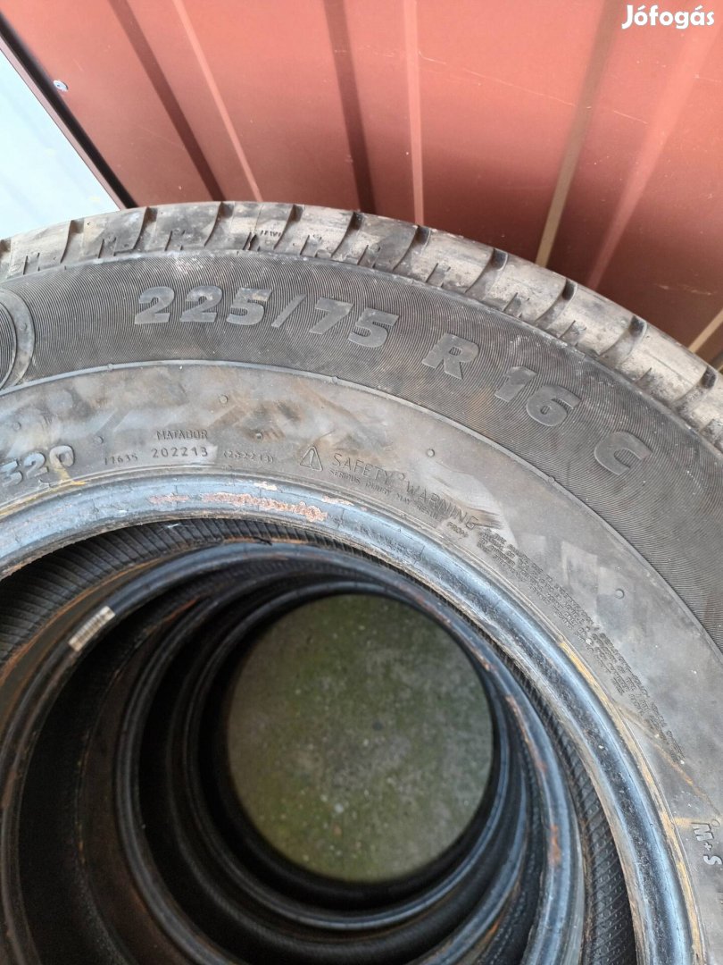 Nyári gumigarnitura 225/75 r16c