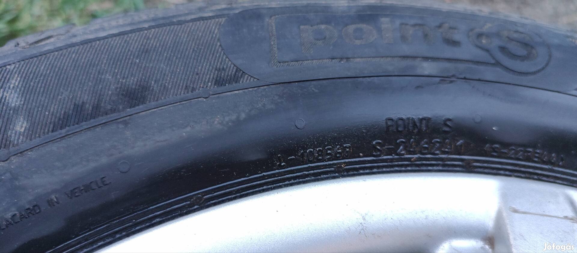 Nyári gumik, eredeti Toyota alufelnivel.