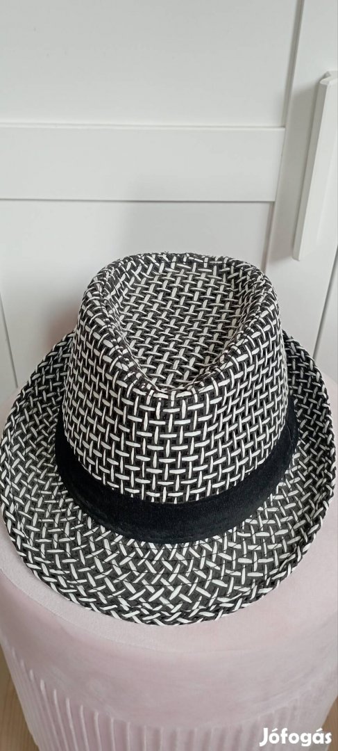 Nyári női kalapok, fonott, fekete- fehér
