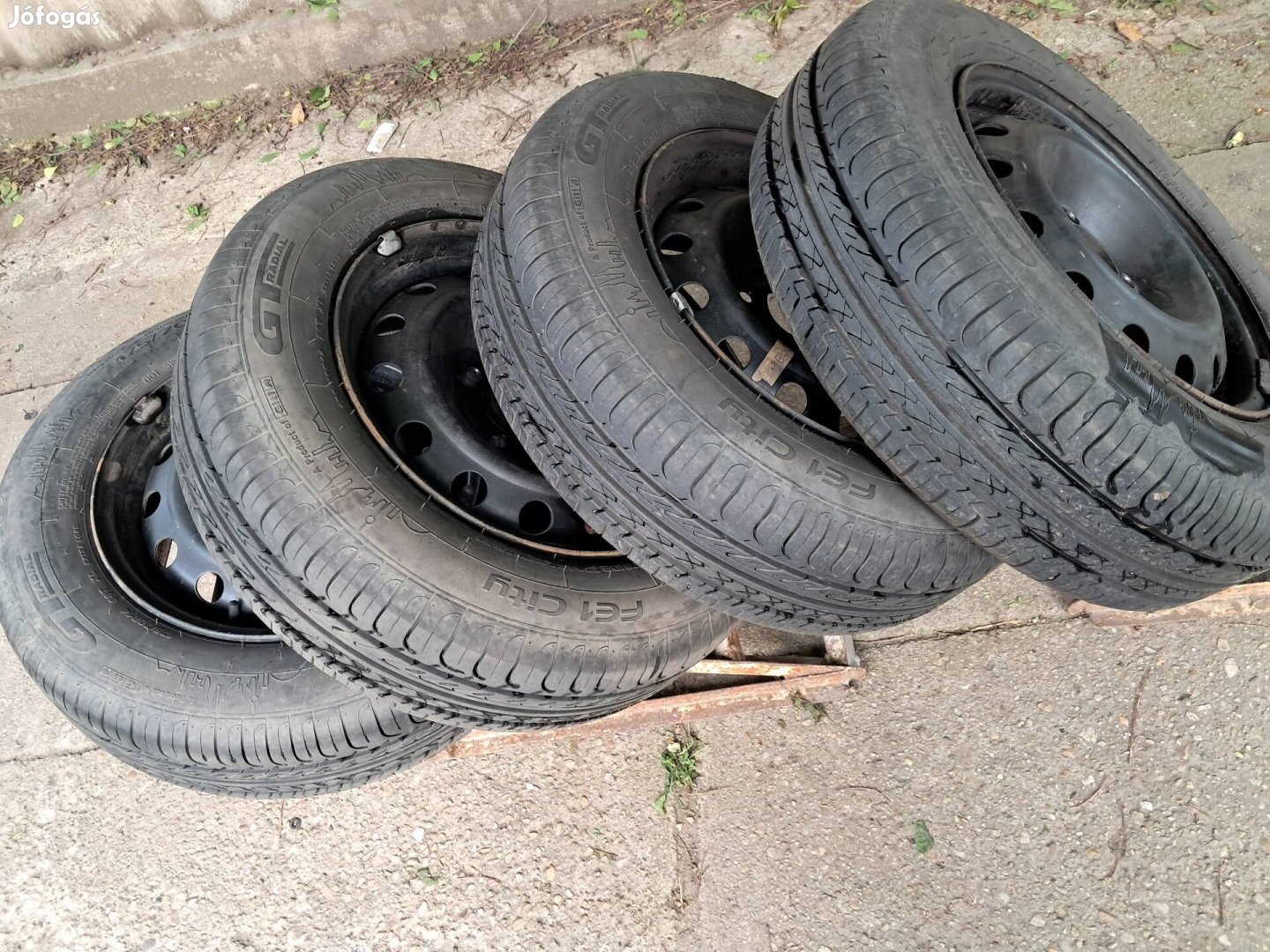 Nyárigumi 175/70r14 acélfelnin