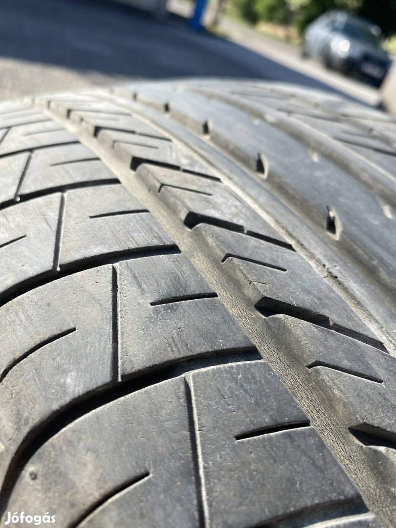 Nyárigumi Yokohama Bluearth 225/55 R18