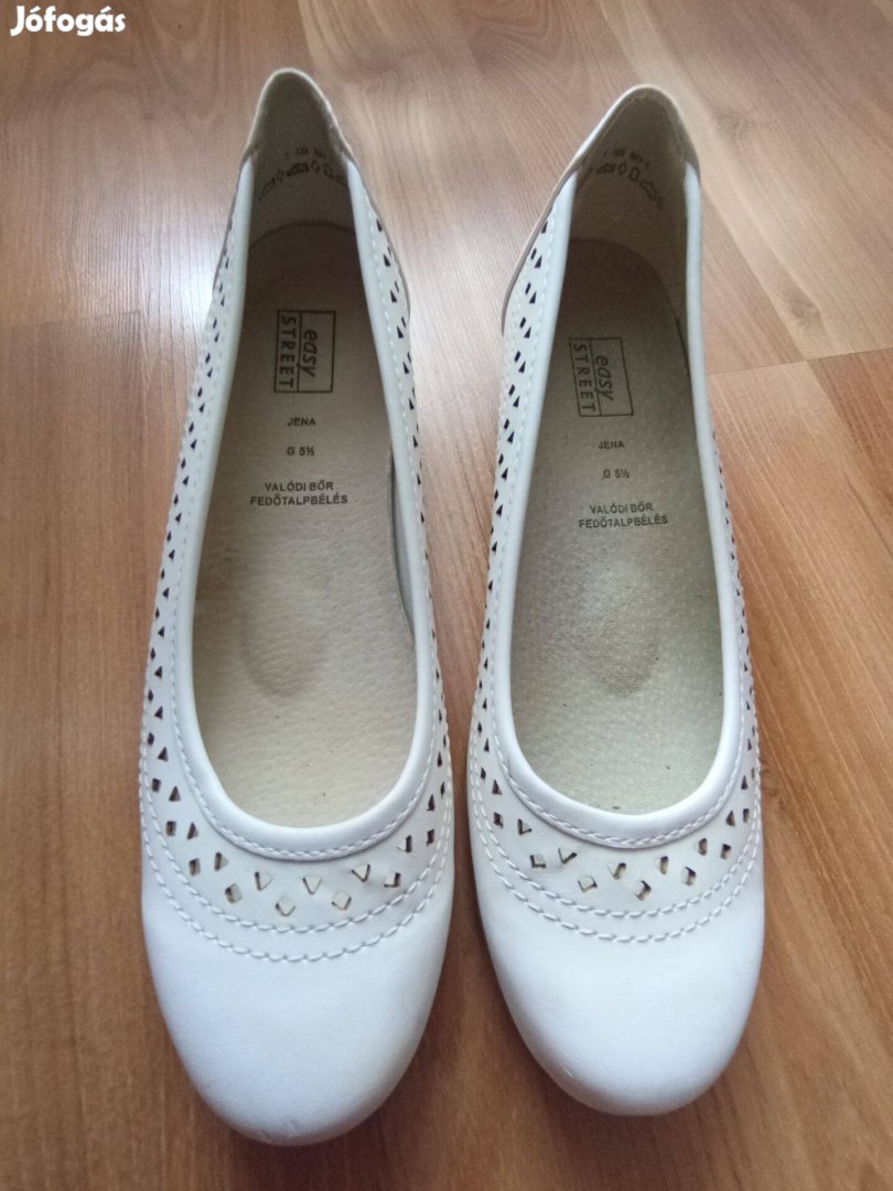 Nyárra fehér cipő