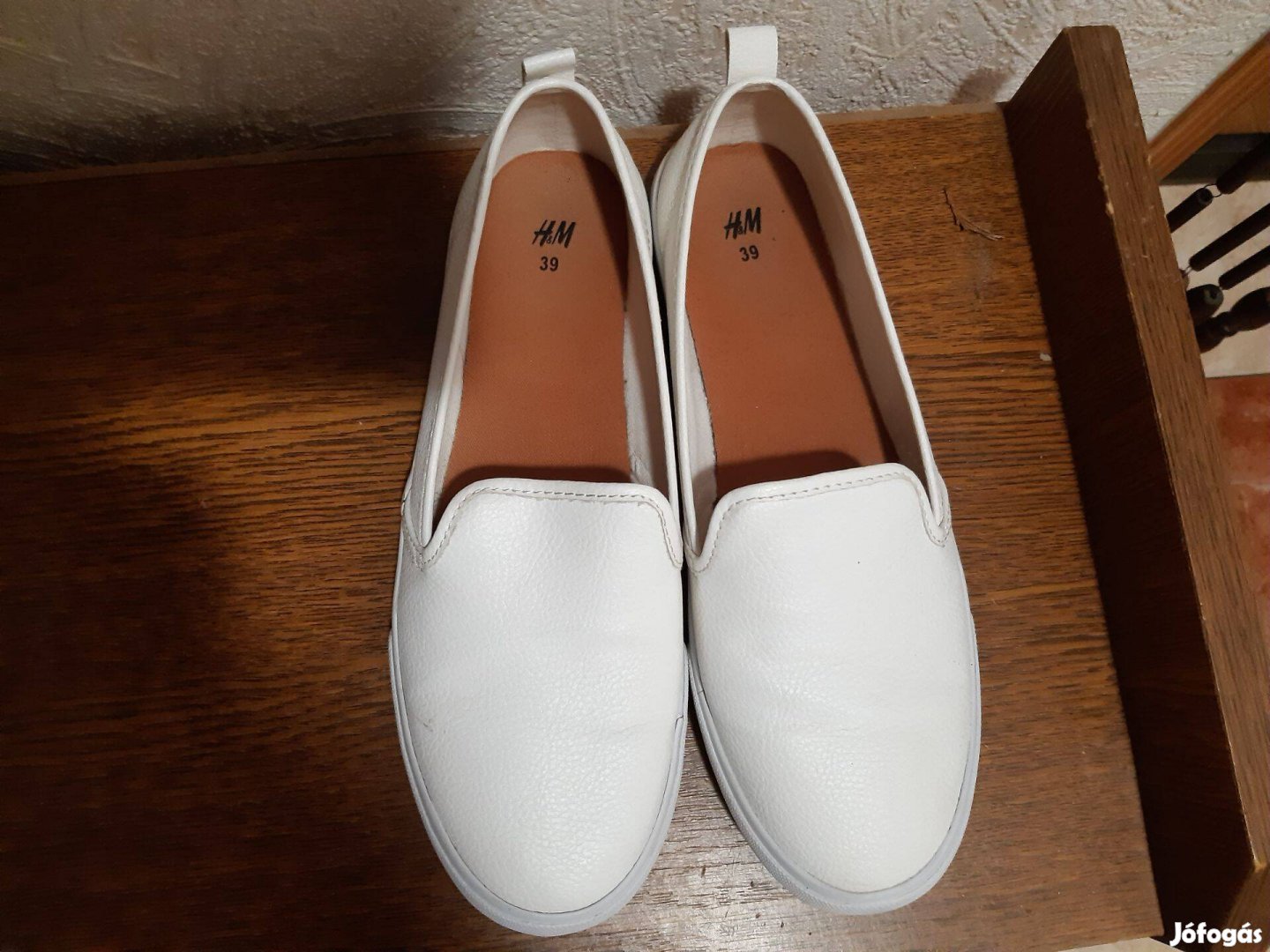 Nyárra fehér papucs cipő eladó 39 méretben. Vecsésen !!!