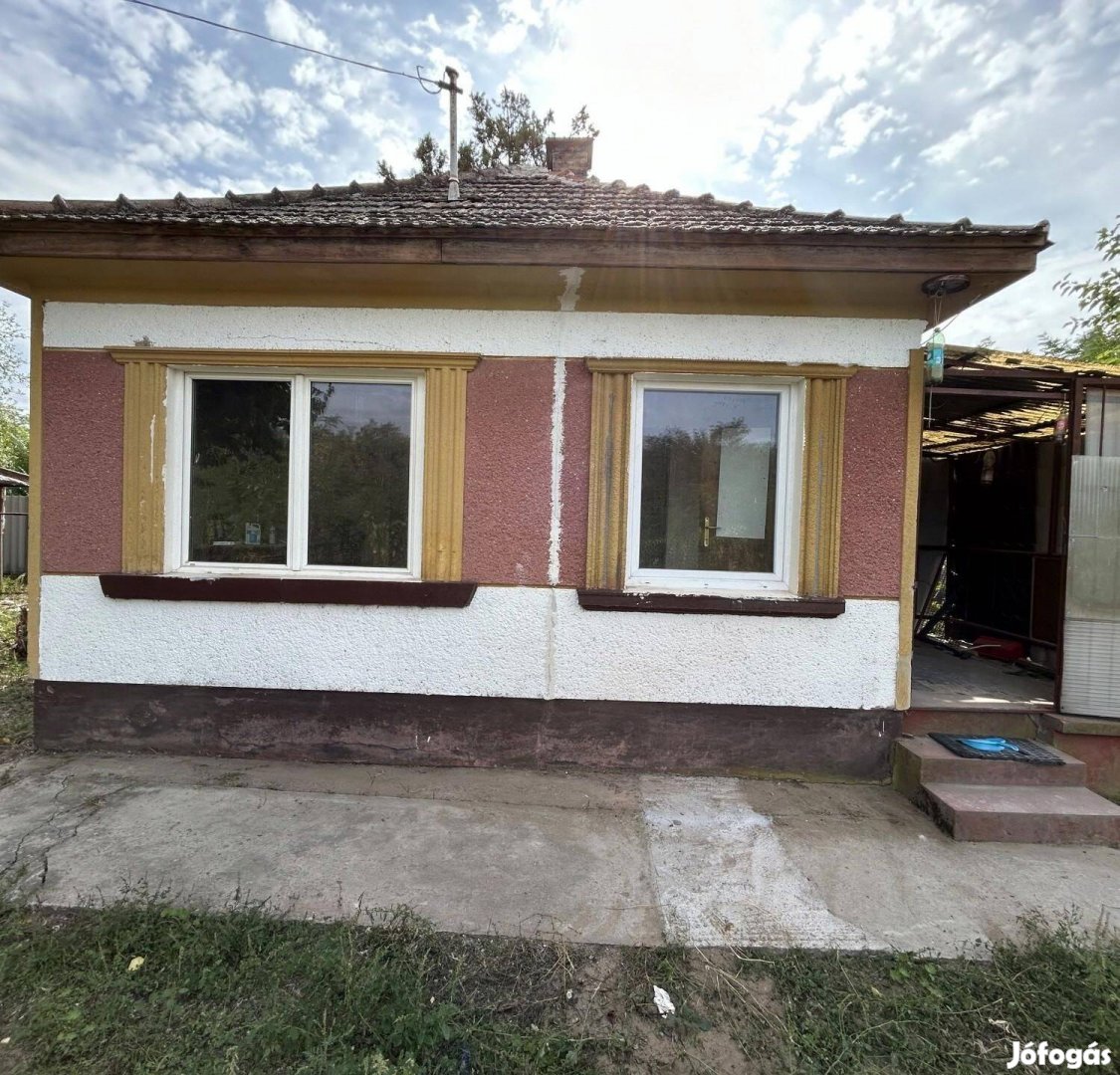 Nyársapáton Hetedik dűlőben tanya eladó!