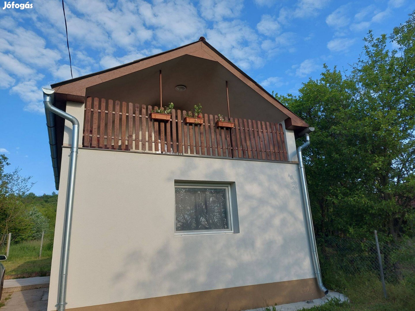 Nyékládháza szélén nagy telken lakható ház