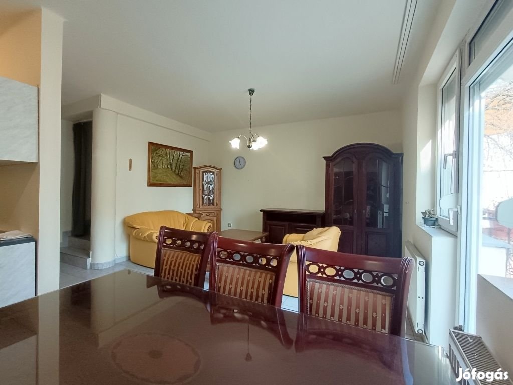 Nyíregyháza Belvárosában nappali 2 szobás, 1. emeleti lakás