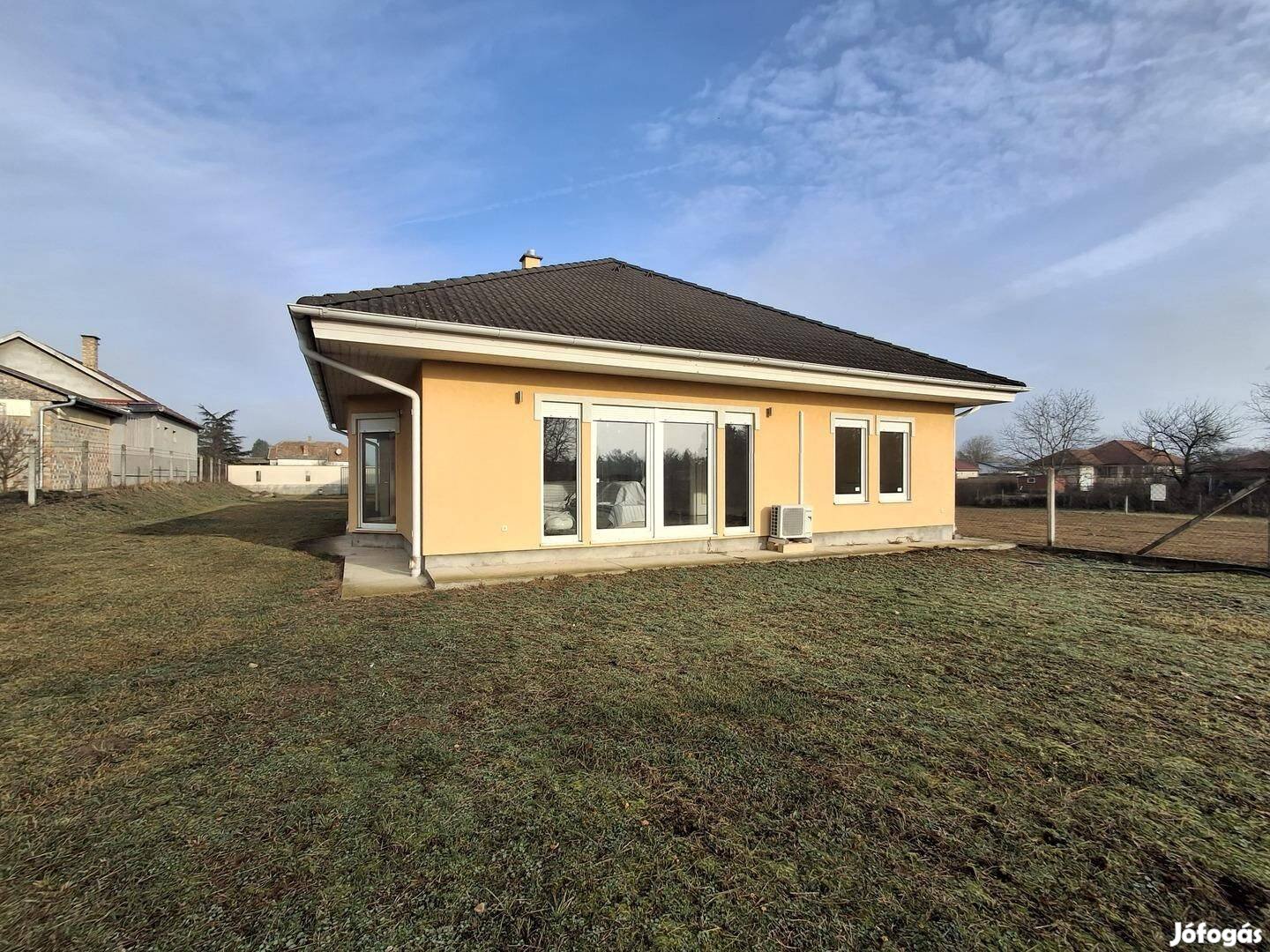 Nyíregyháza Csongor u. övezetében szép családi ház eladó