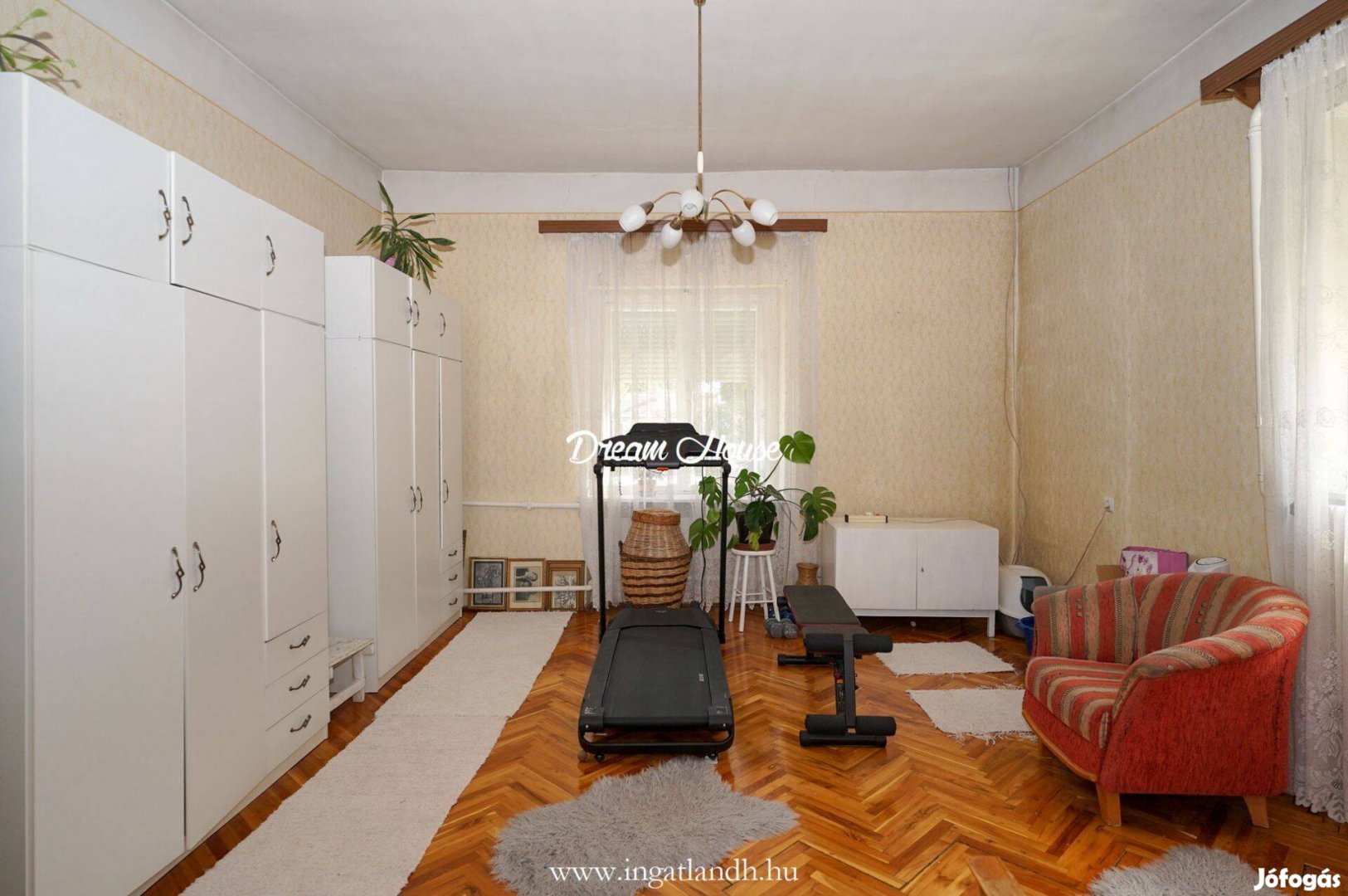 Nyíregyháza-Nyírszőlősben 4 szobás ház, garázzsal, 50 nm