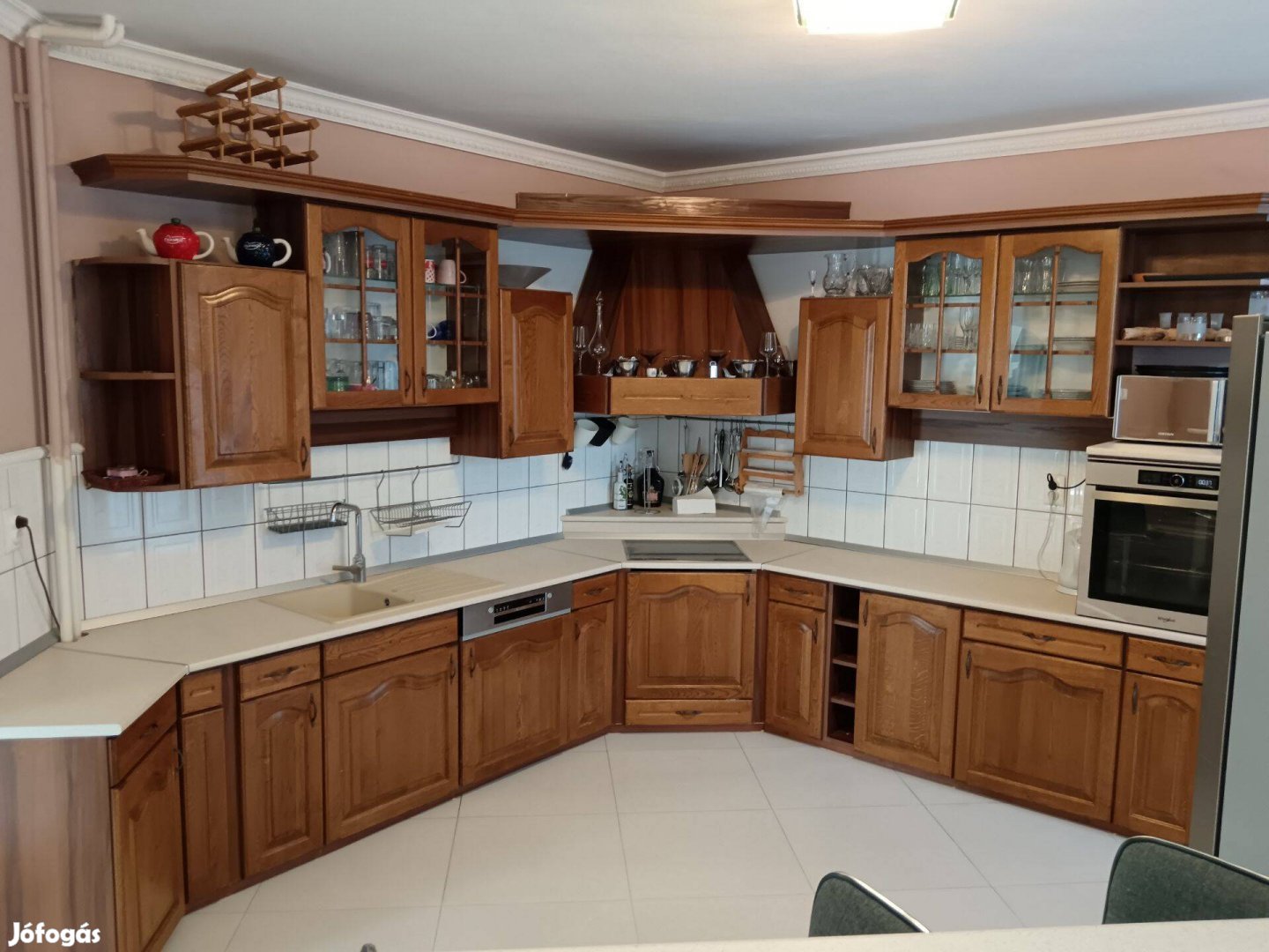 Nyíregyháza Sóstófürdő közeli kertvárosi övezetében családi