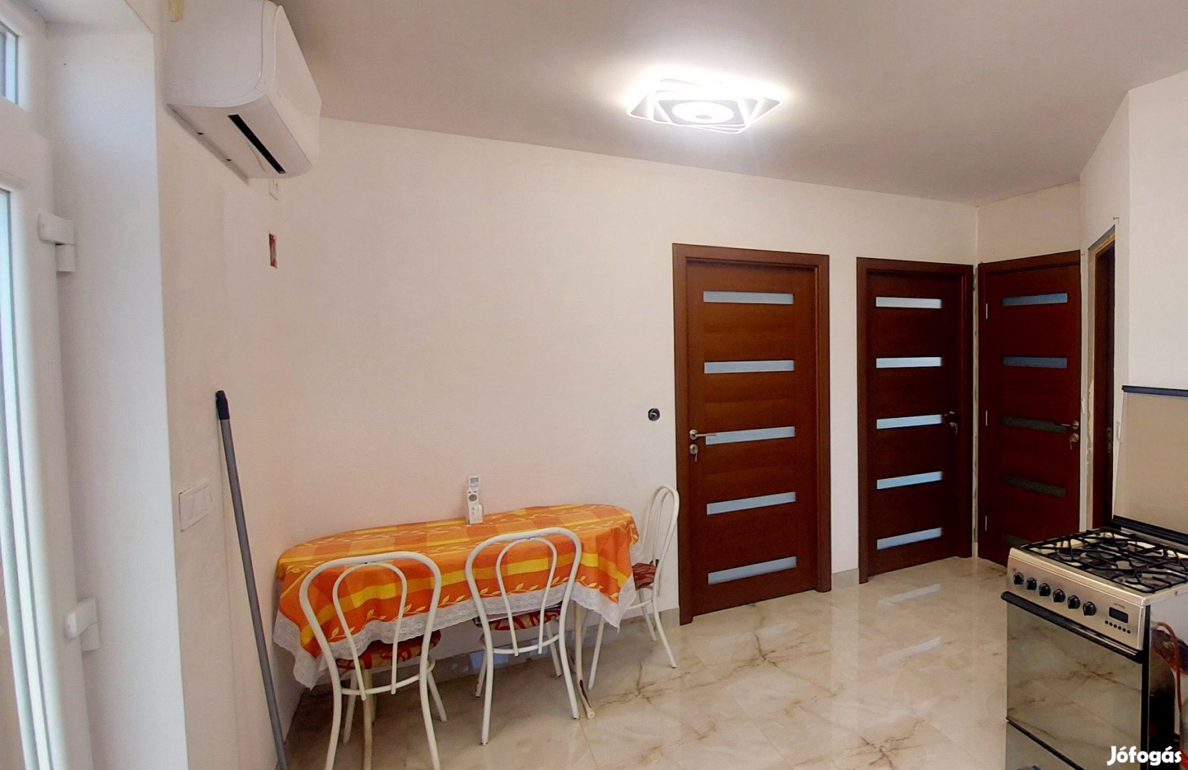 Nyíregyháza - Kemecsei úton eladó házikó nagy telekkel!