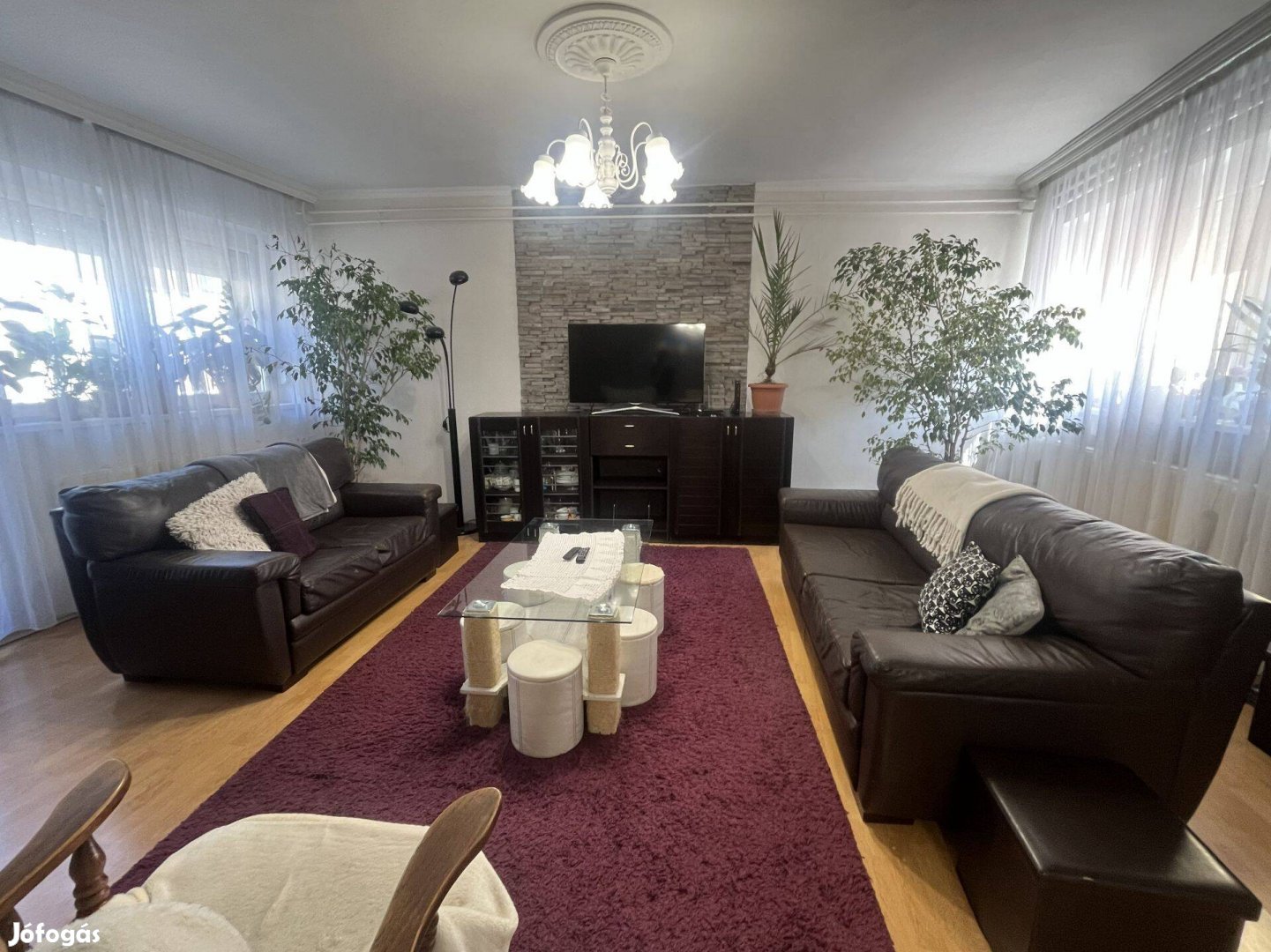 Nyíregyháza belvárosában jó állapotú sorház garázzsal,