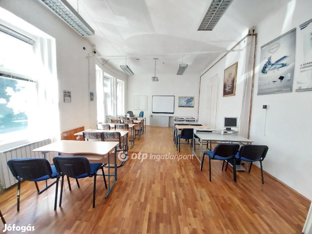 Nyíregyházai 220 nm-es ház eladó