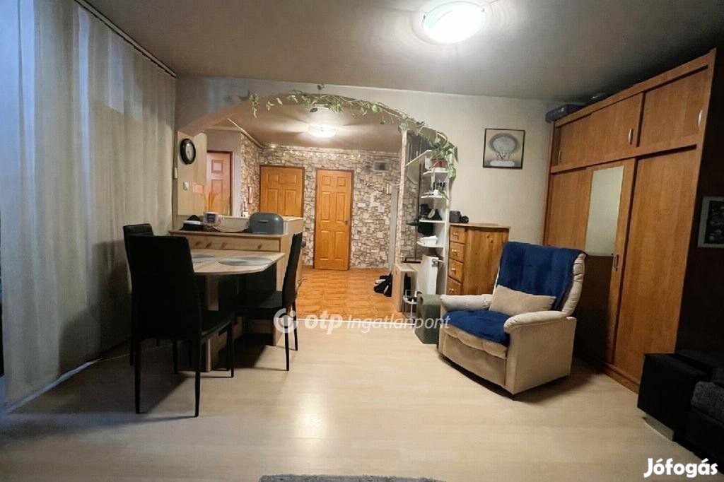 Nyíregyházai 42 nm-es lakás eladó