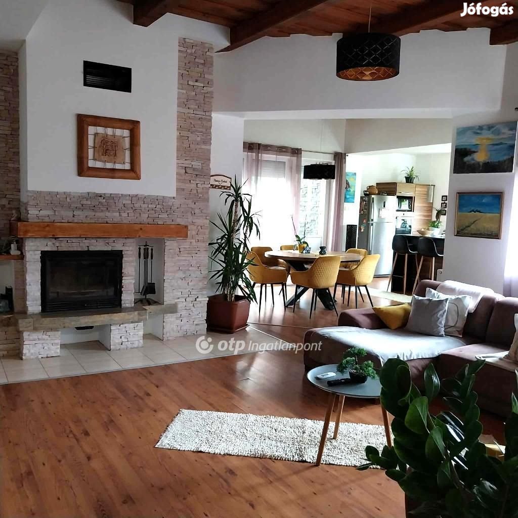 Nyíregyházai eladó 202 nm-es ház