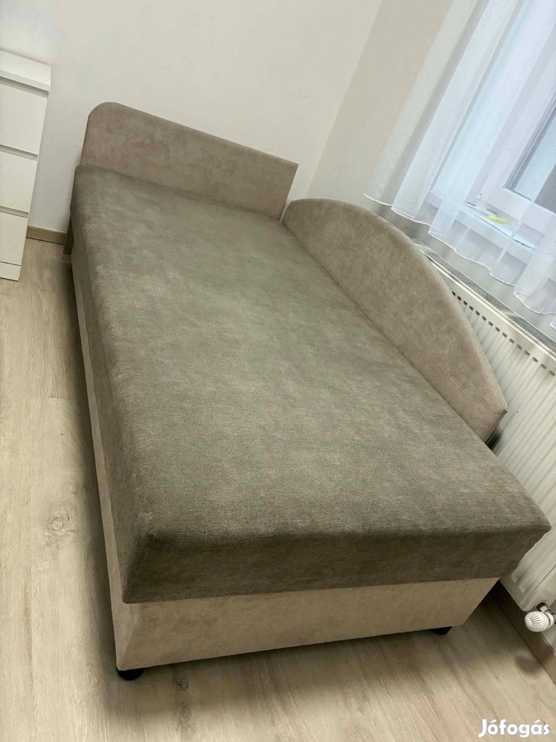 Nyíregyházán egyszemélyes ágy eladó!