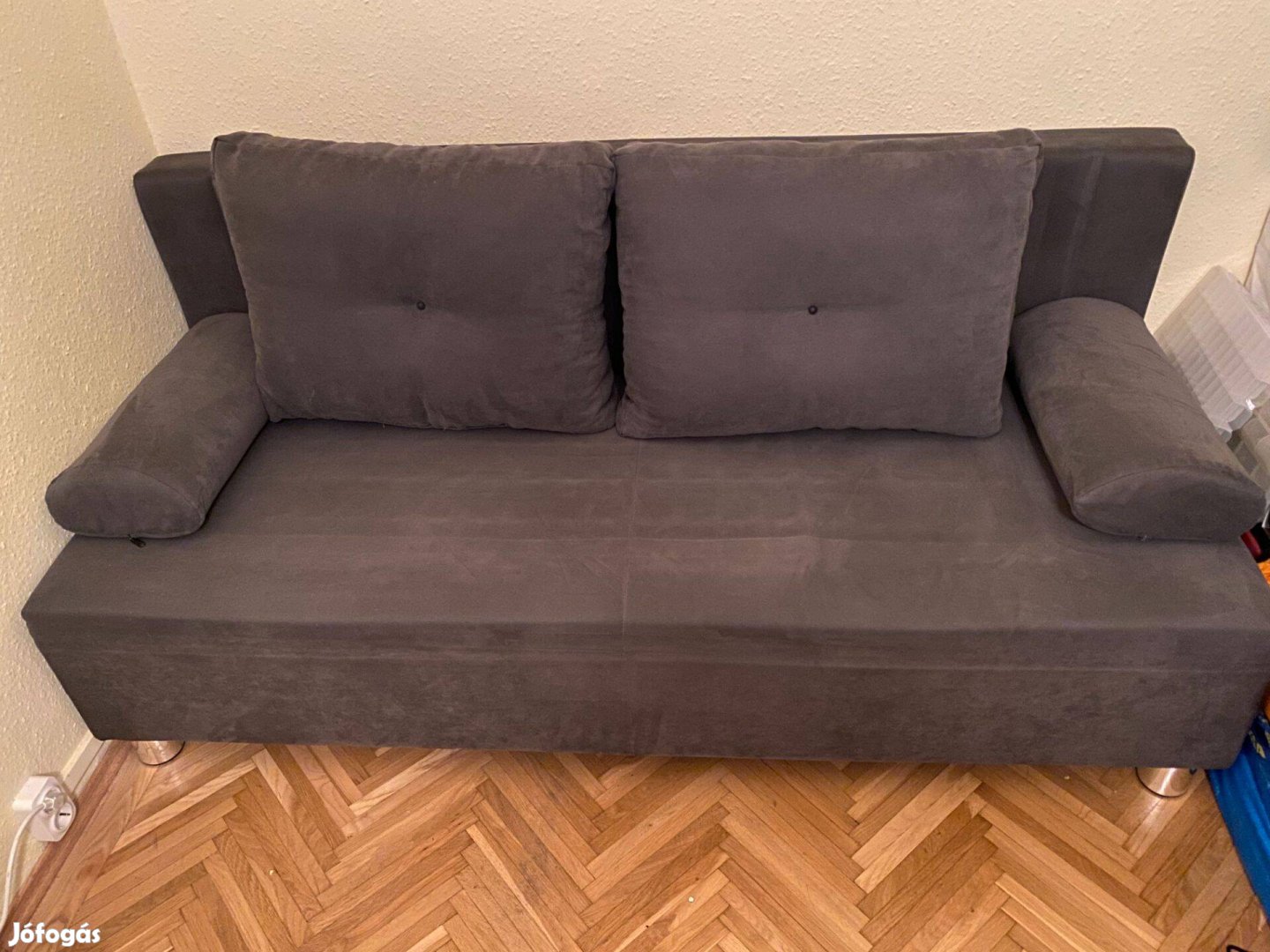 Nyitható ágyneműtartós kanapéágy ágyneműtartóval -