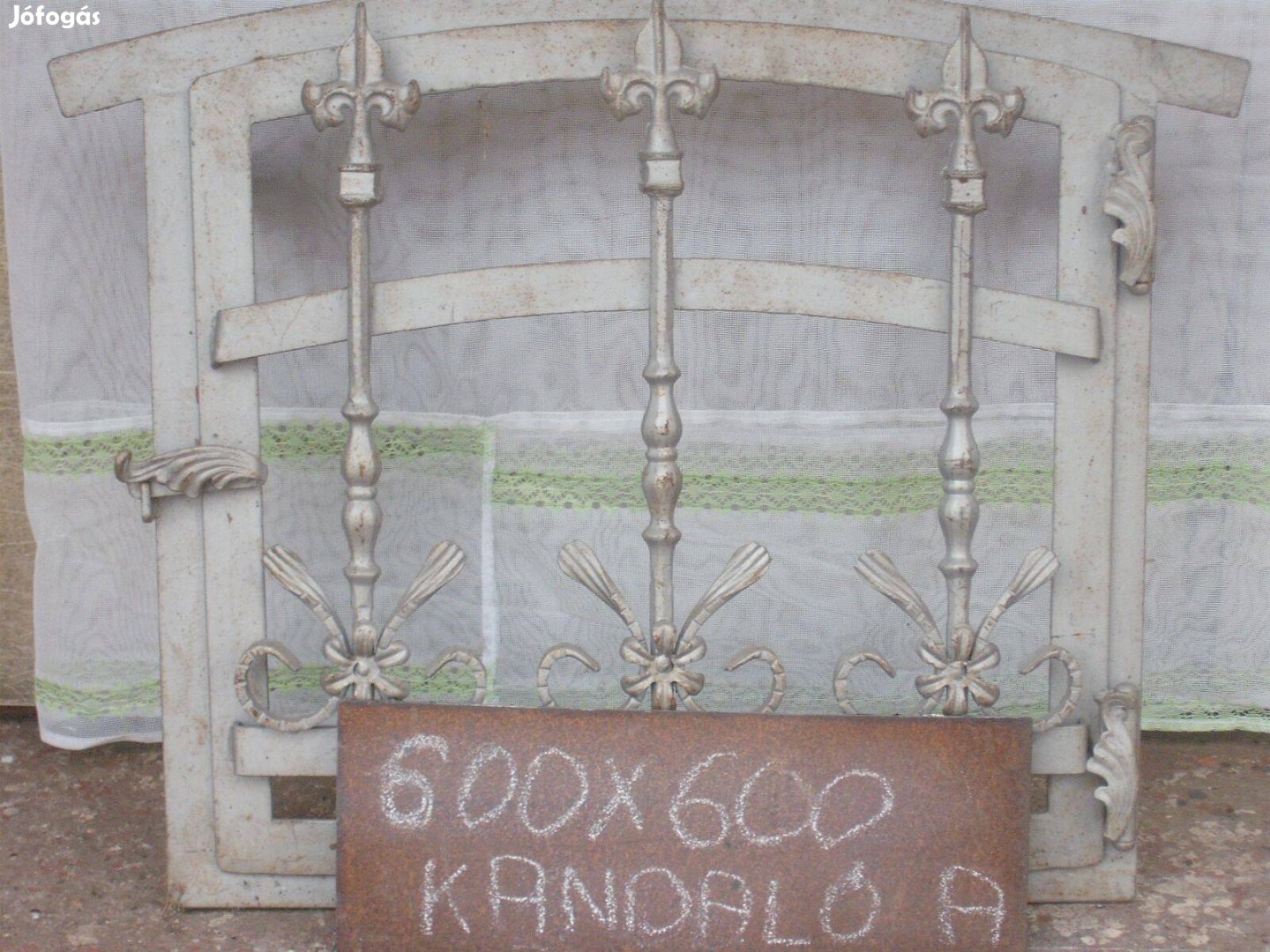 Nyitható kandaló ajtó
