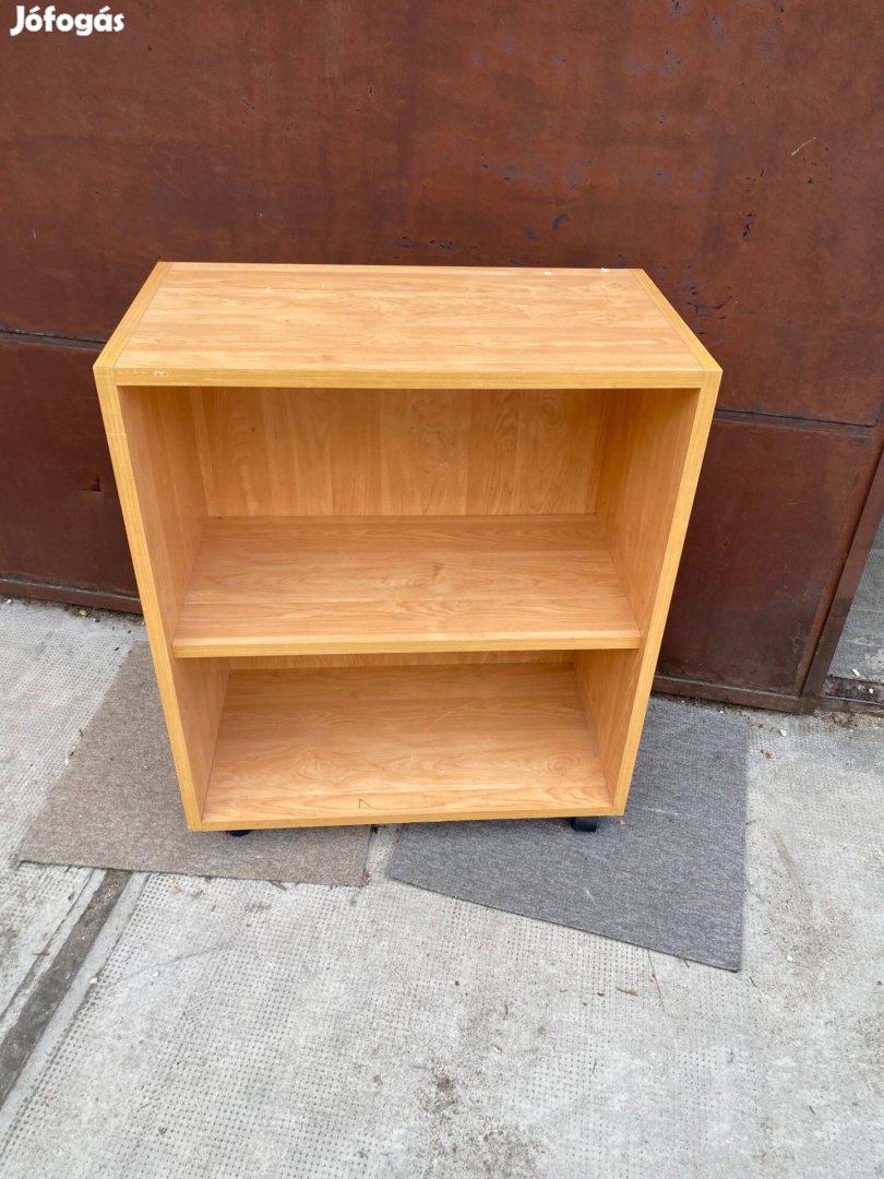 Nyitott polcos szekrény