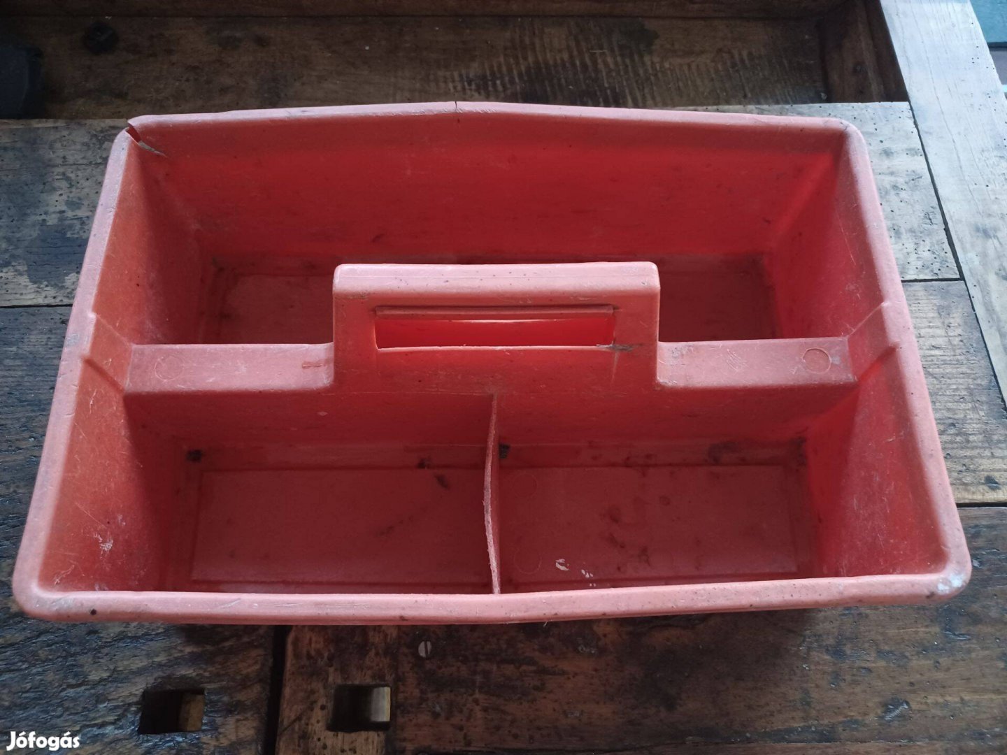 Nyitott szerszámos láda, barkácsláda