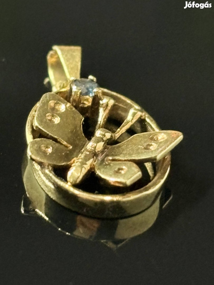 Nyolc karátos arany Medál, Zafír kővel