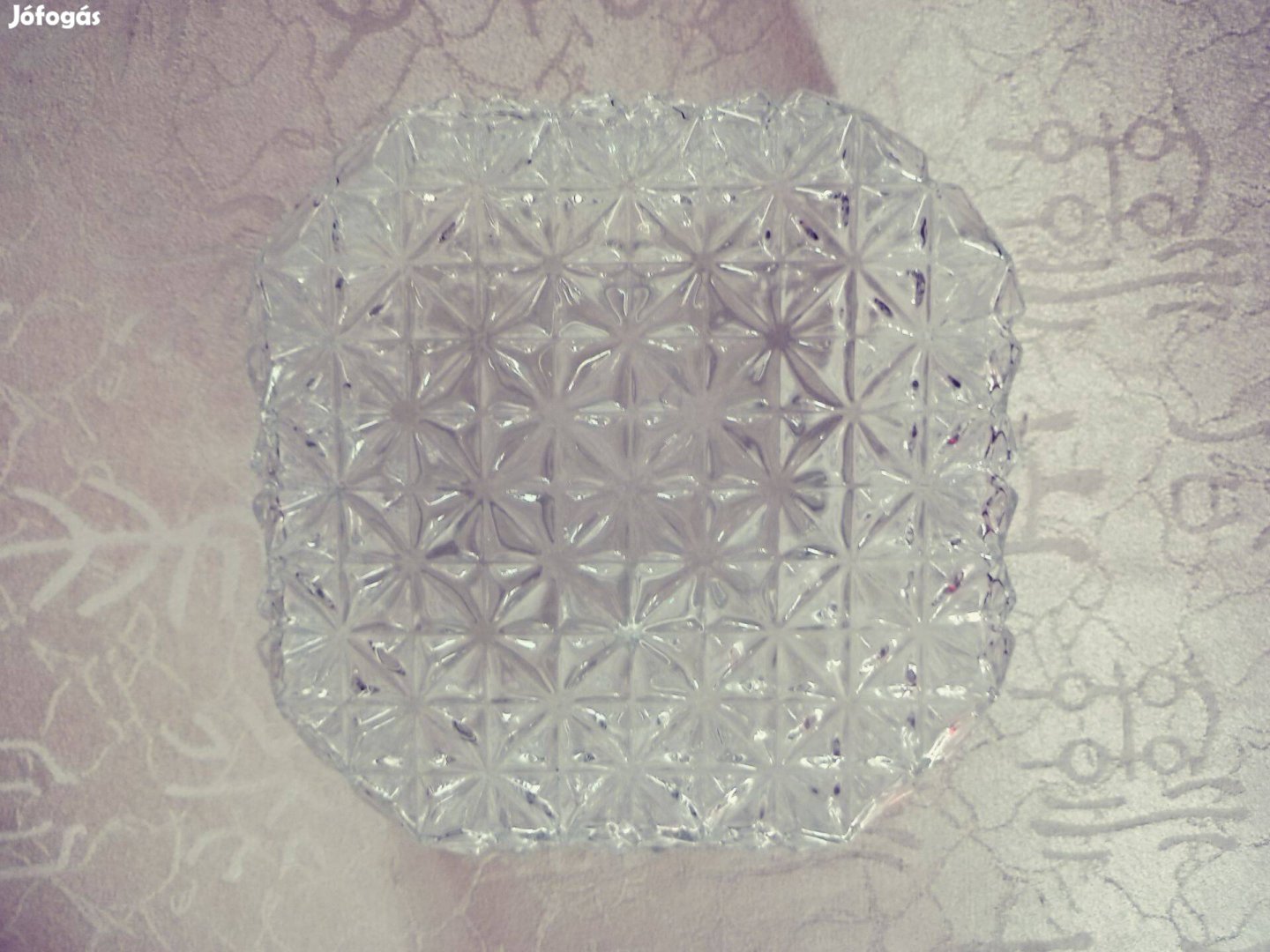 Nyolcszög alakú átlátszó prizmás üvegbúra eladó