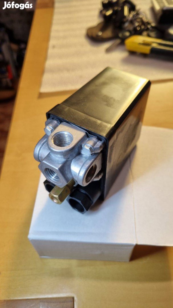 Nyomáskapcsoló 4 kiállással kompresszorhoz, 4 kimenettel,