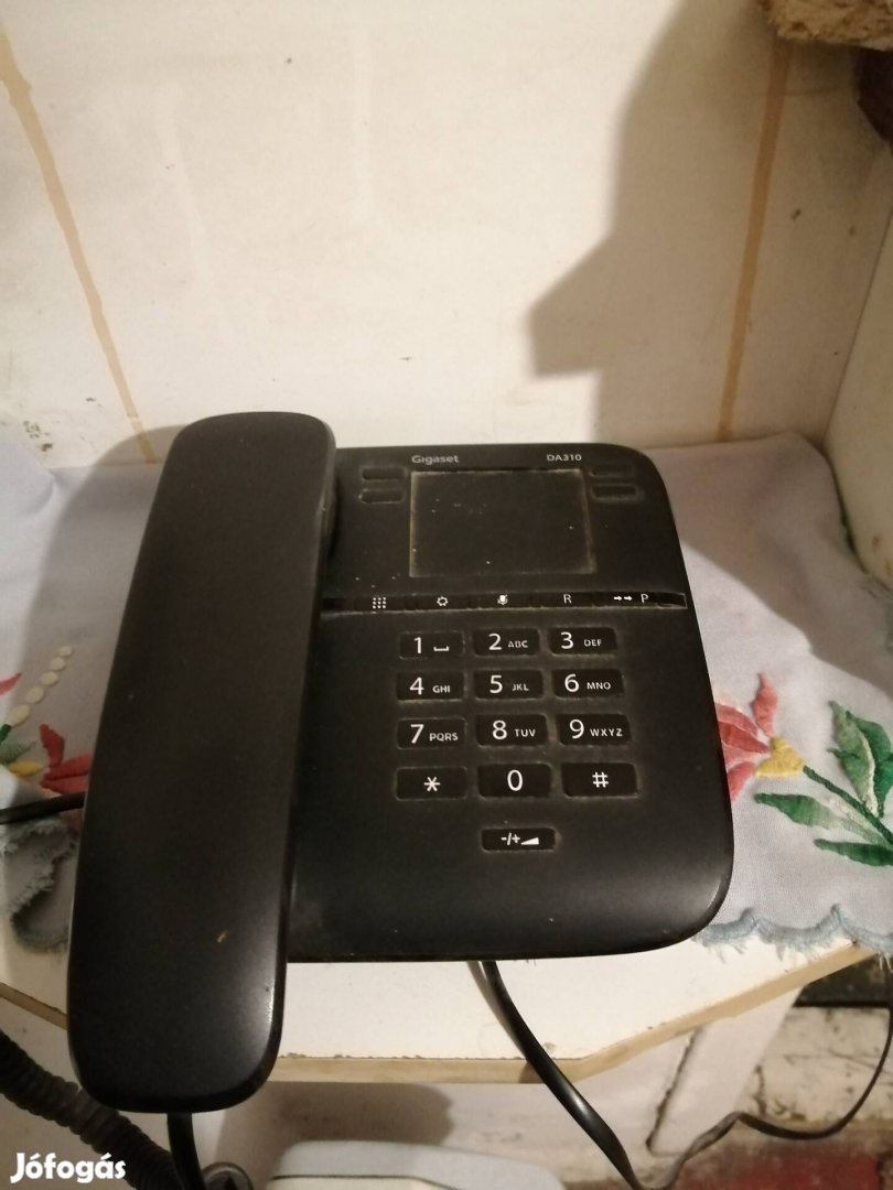 Nyomó gombos vezetékes telefon