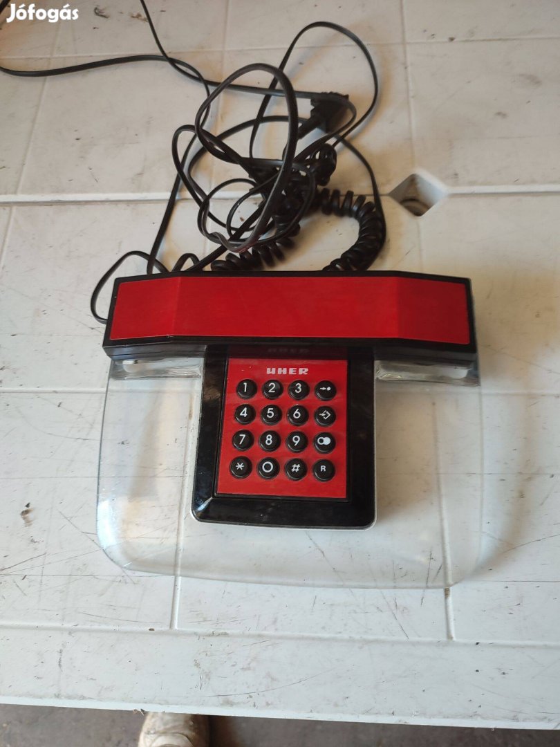 Nyomógombos piros telefon eladó