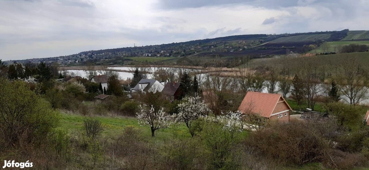 Nyugalom Szigete az Etyeki Halastónál