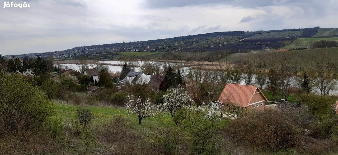 Nyugalom Szigete az Etyeki Halastónál