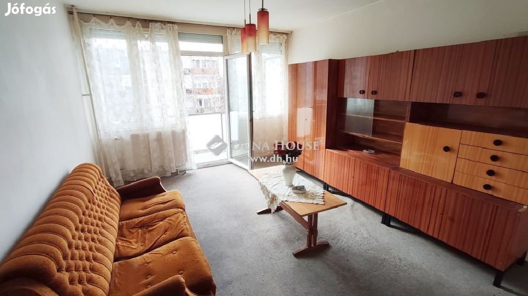 Nyugati fekvésű két erkélyes lakás, Nagykanizsán