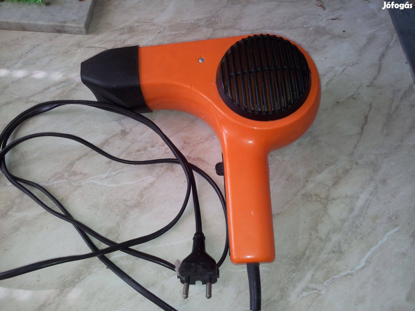 Nyűhetetlen masszív NDK hajszárító olcsón