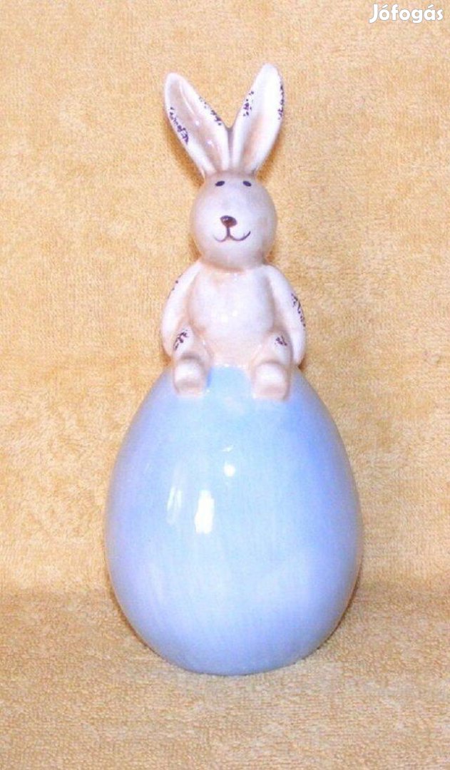 Nyuszi tojáson porcelán figura