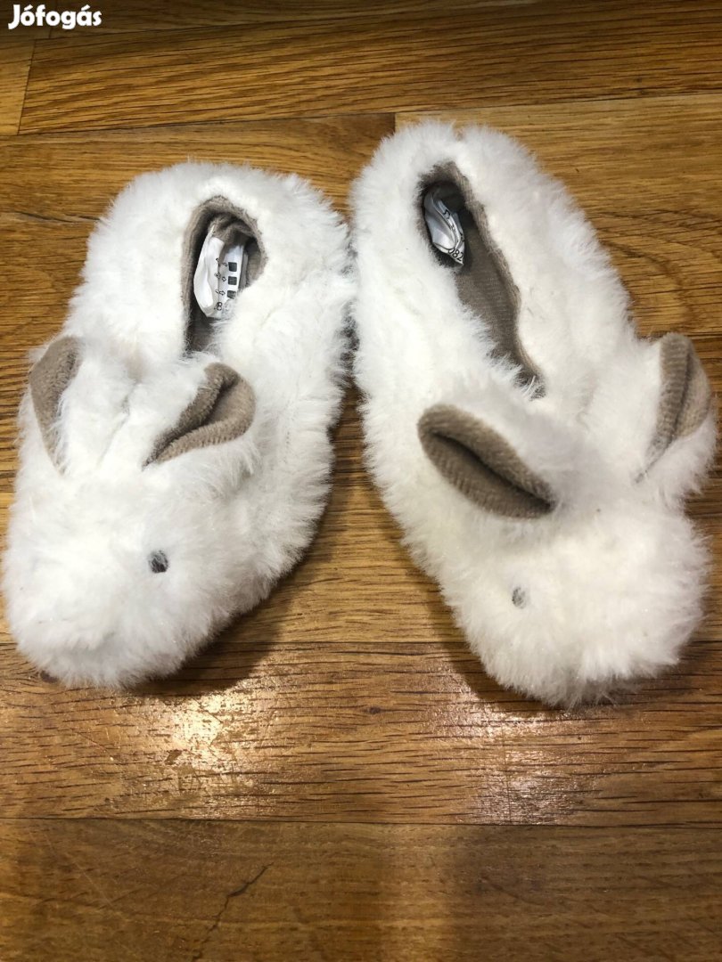 Nyuszis babacipő 16-os méretben