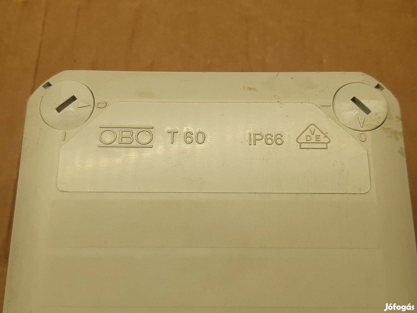OBO Leágazódoboz T60, kikönnyítéssel, sorkapoccsal