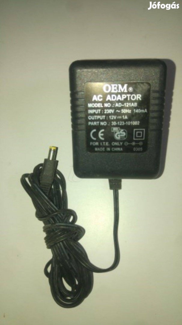 OEM DC adapter 12V / 1A működő