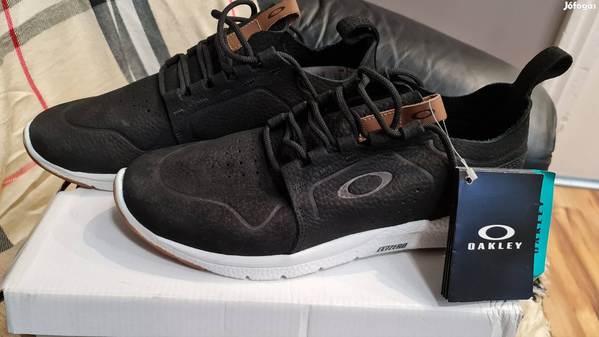 Oakley cipő (Új) (43) eladó!
