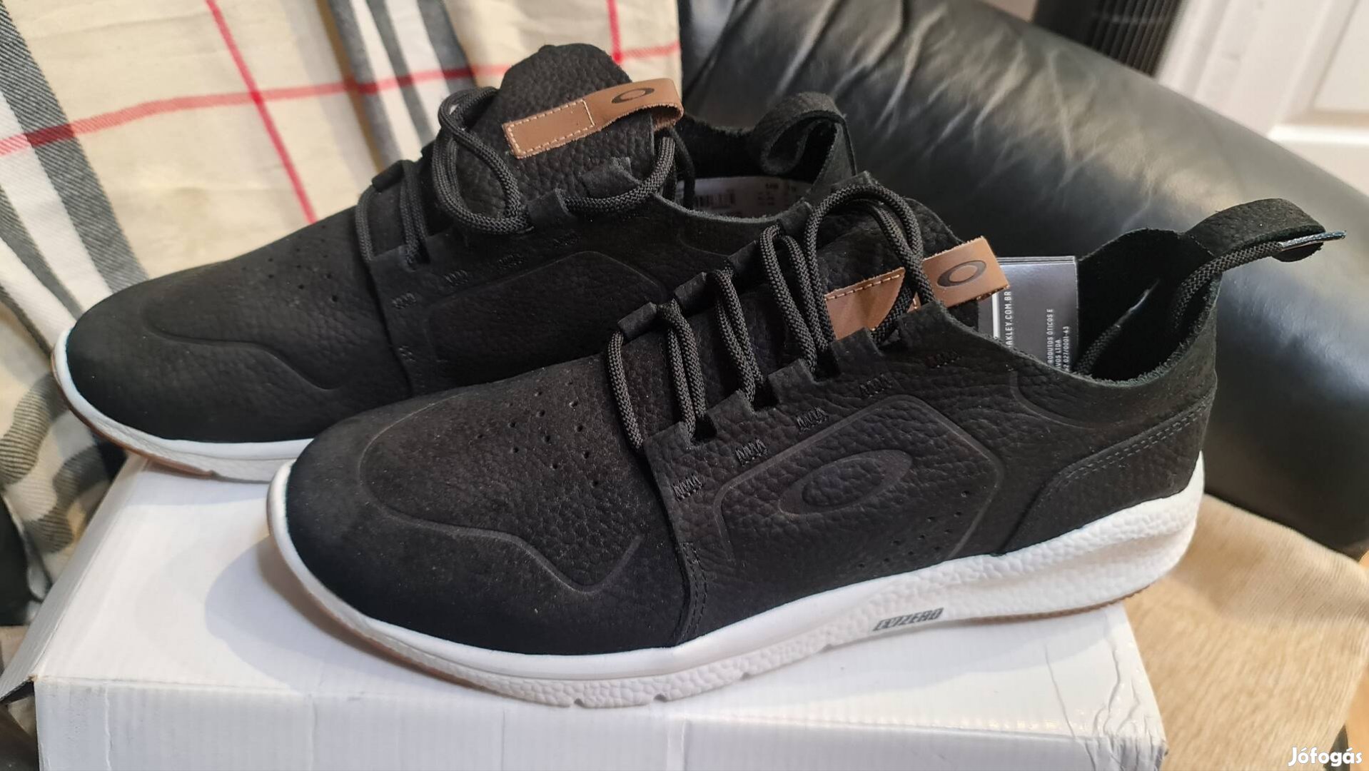 Oakley cipő (Új) (43) eladó!