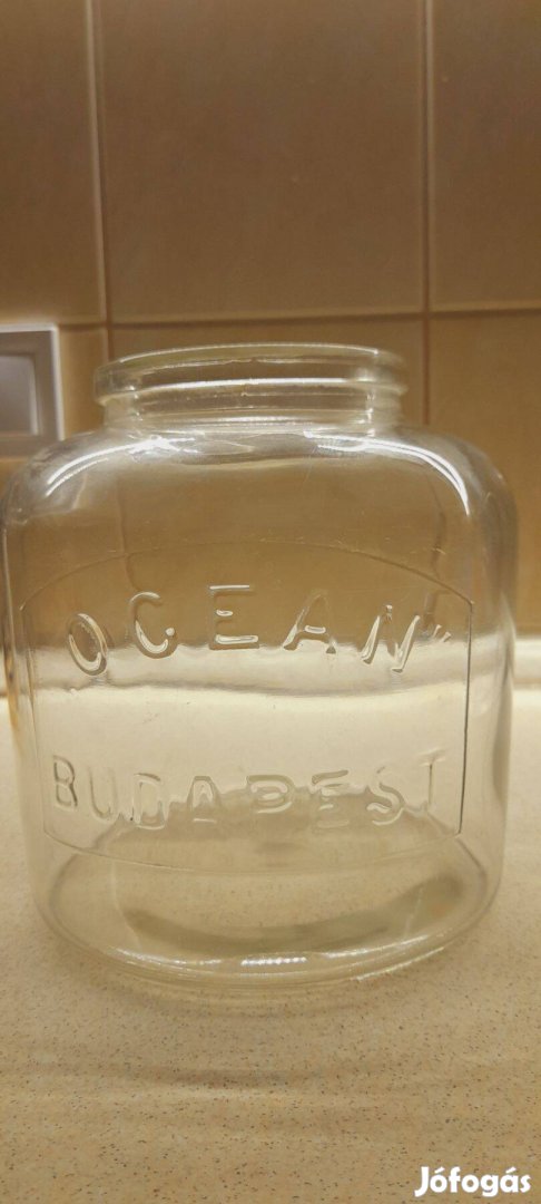 Oceán Budapest régi ruszlis üveg. 19cm magas