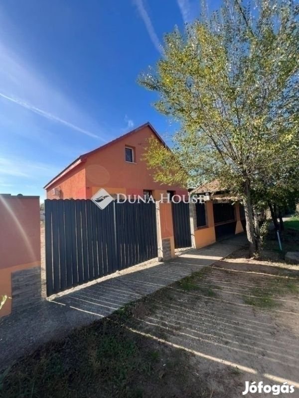 Ócsai eladó 100 nm-es ház