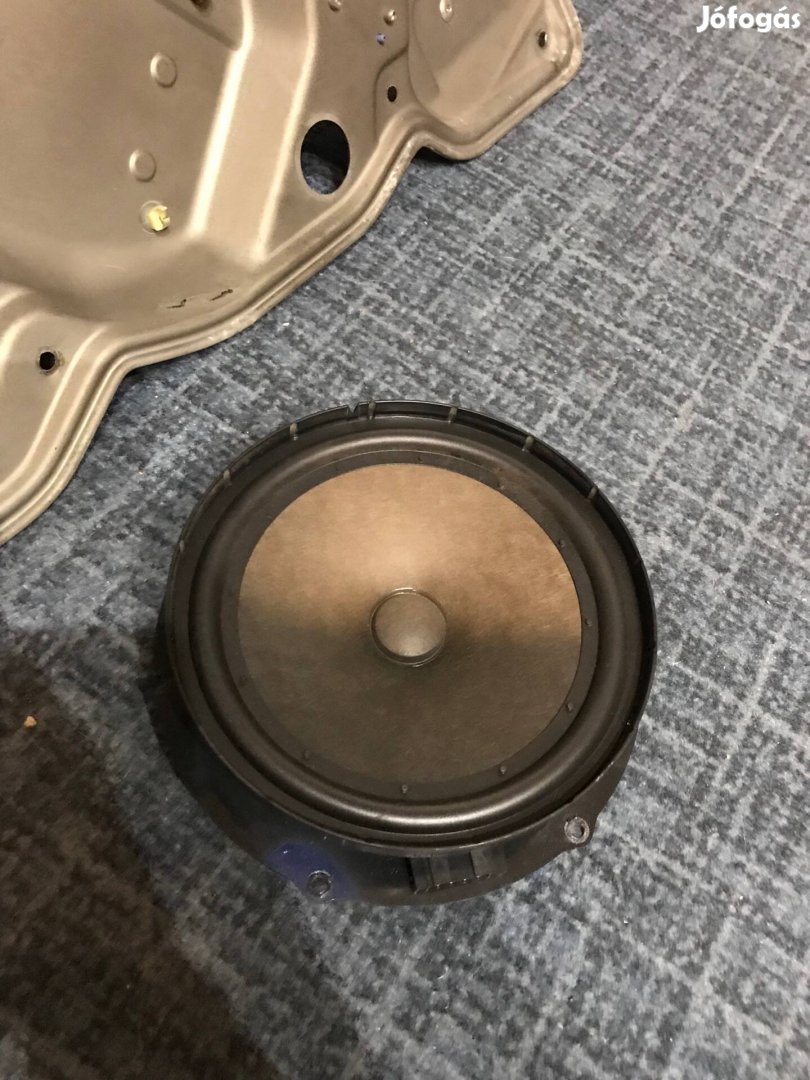 Octavia 2 autó bontott bal első hangszoró