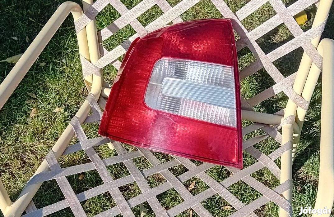 Octavia 2 bal hátsó lámpabúra