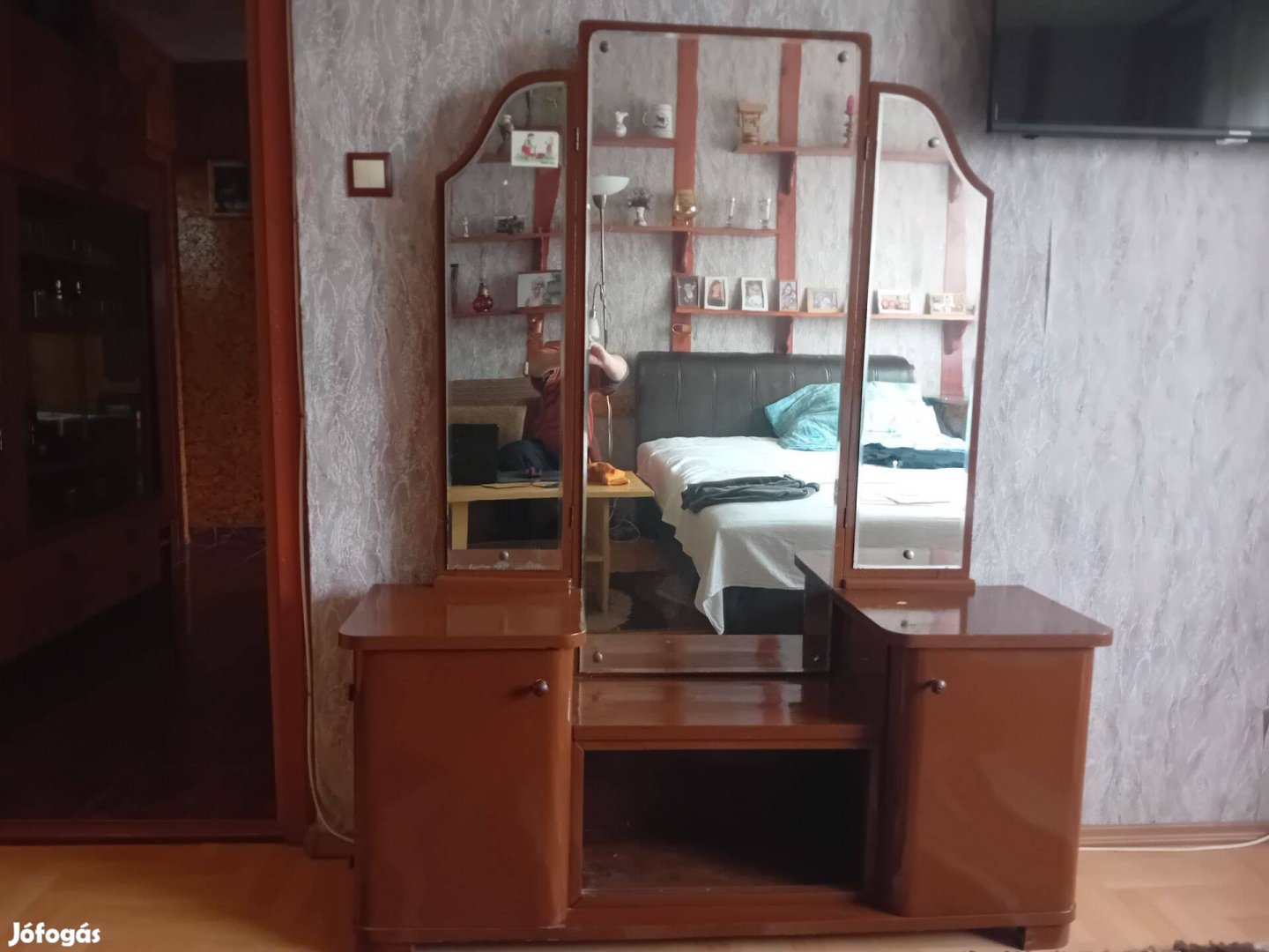 Ódon tükrös szobabútor