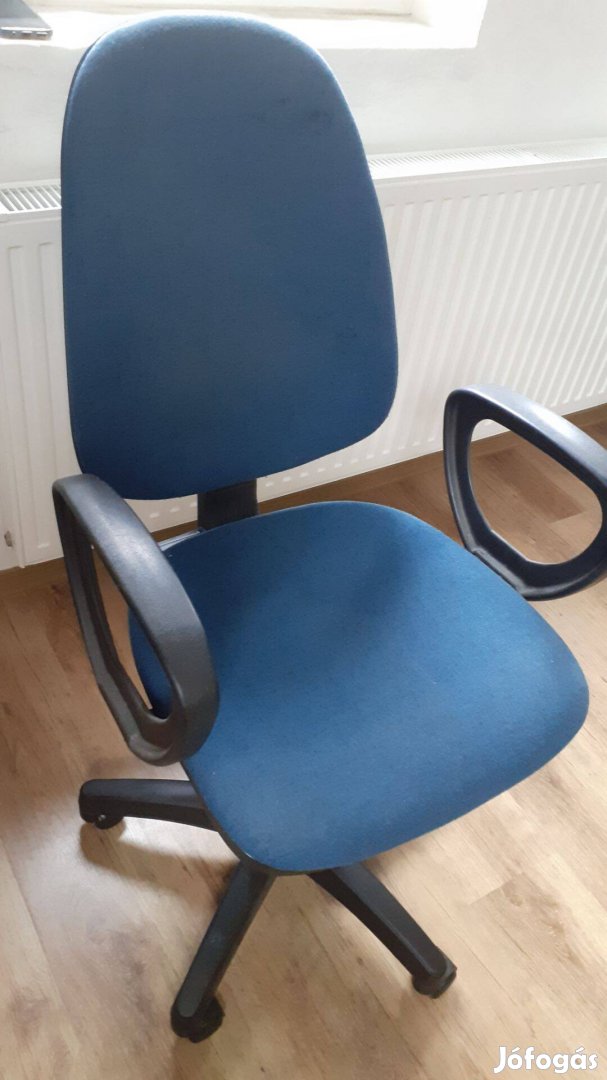 Office Swivel Chair on Wheels w/ armrests