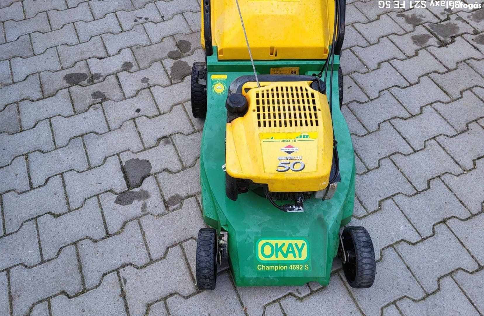 Okay Briggs motoros -önjáró gyűjtős fűnyíró