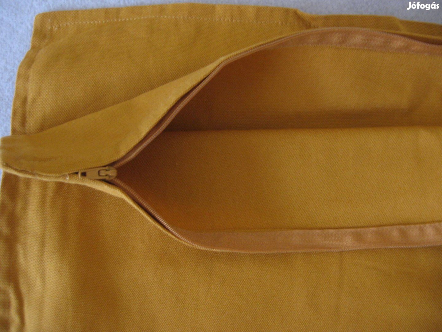 Okker párnahuzat - pamut