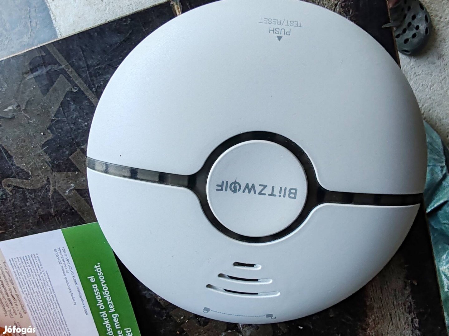 Okos otthonba illeszthető wifis füstérzékelő