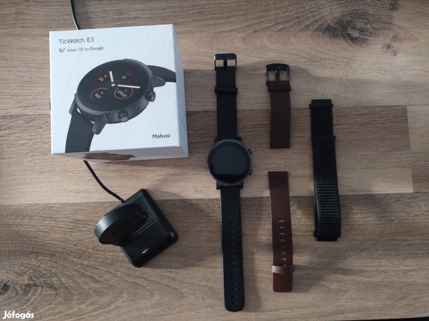 Okosóra Ticwatch E3 Wear OS 3.5 + Szíjak & Dokkoló