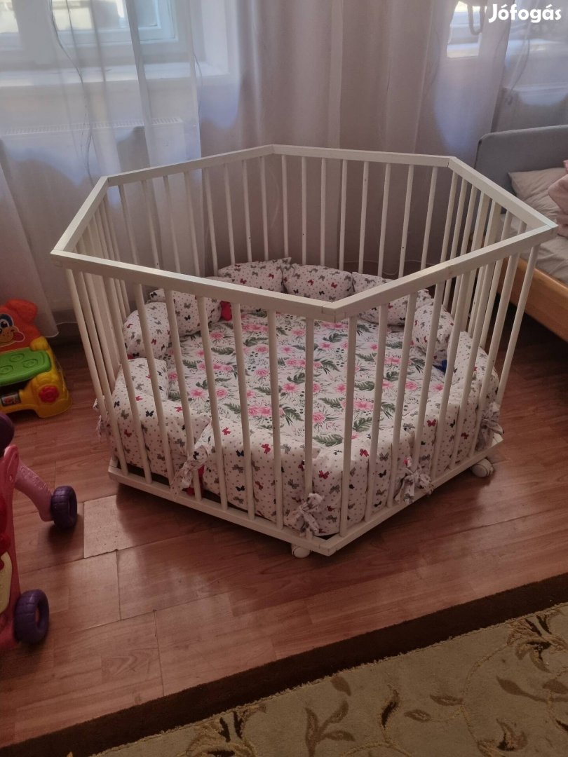 Oktagon alakú kisbaba ágy ( újszerű) 